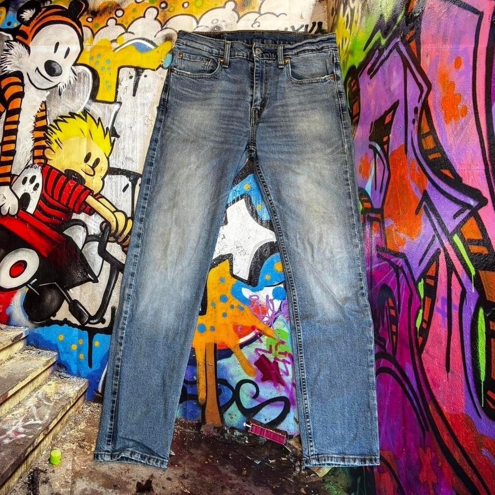 Levi's 502 light wash denim